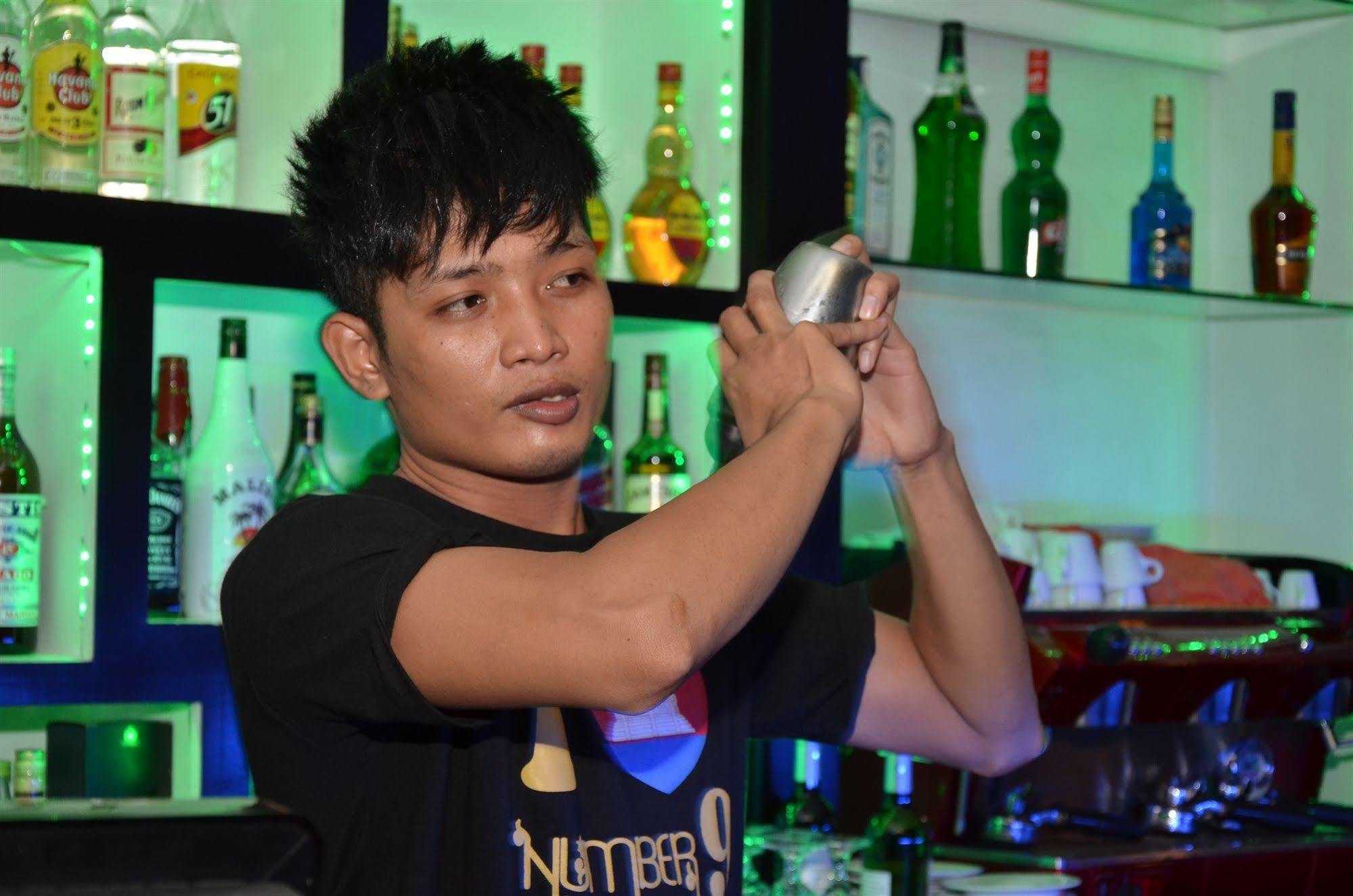 Number 9 Hotel Phnom Penh Esterno foto